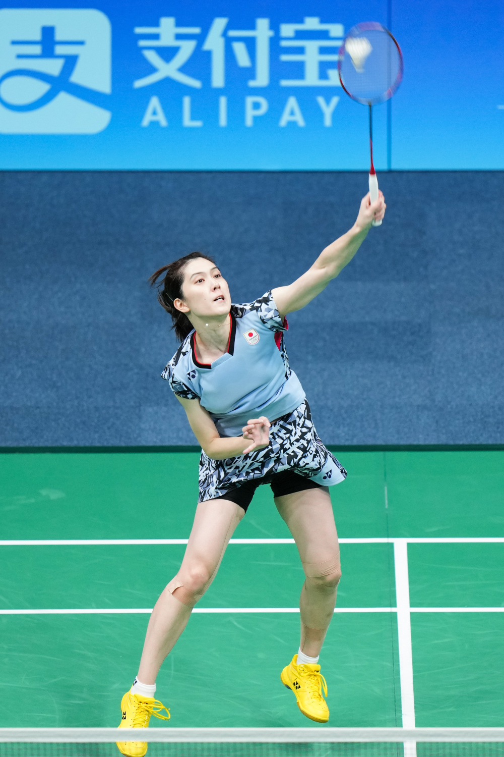 特别是在支 特别是在支